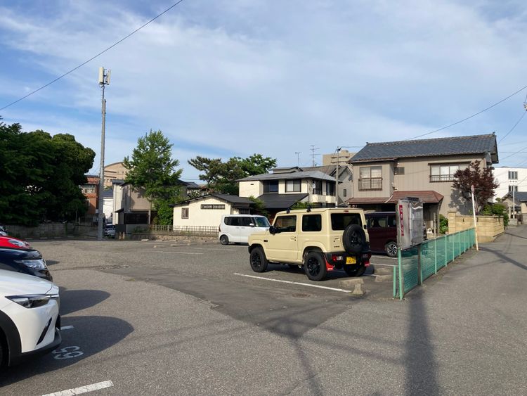 丸新学校町駐車場外観③.jpg